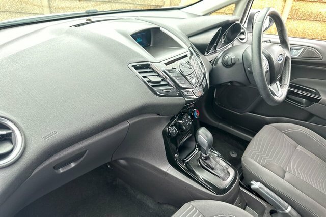 Ford Fiesta 1.25 Zetec Hatchback Euro 6 82  #15