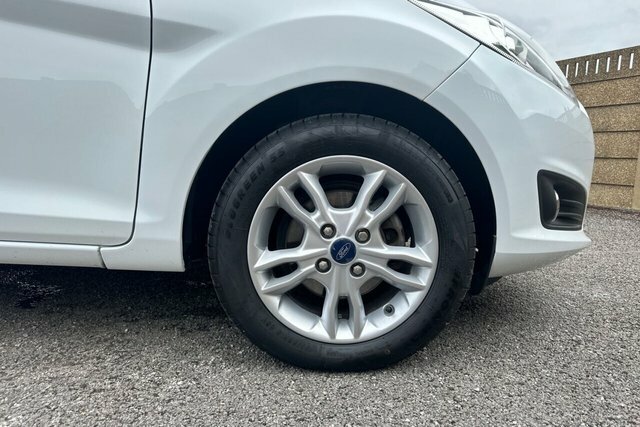 Ford Fiesta 1.25 Zetec Hatchback Euro 6 82  #9