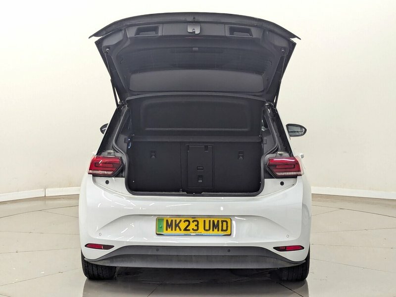 Volkswagen ID.3 Pro Performance 58Kwh Life Hatchback White #4
