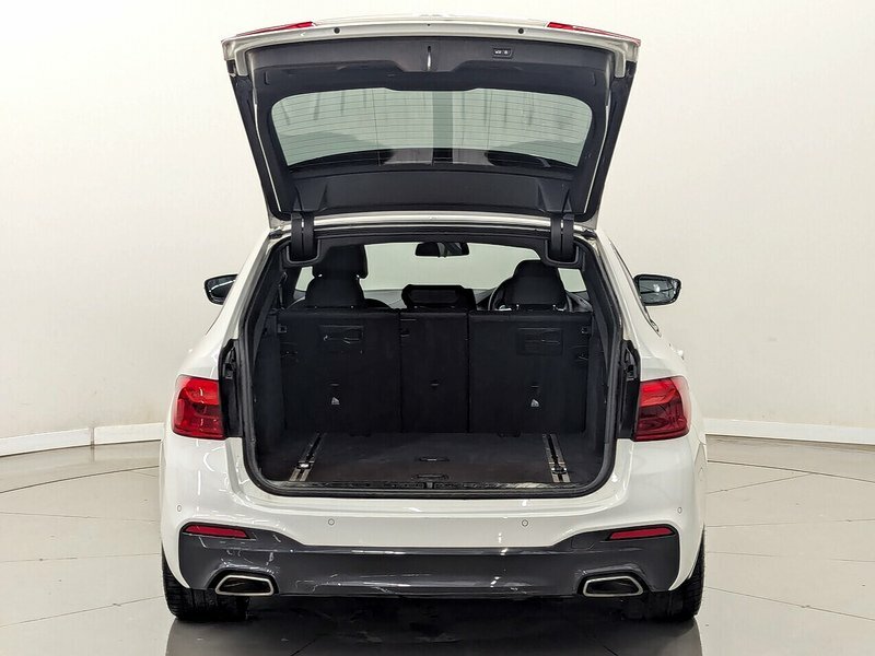 BMW 5 Series 520D Mht M Sport YG20DFD White #4