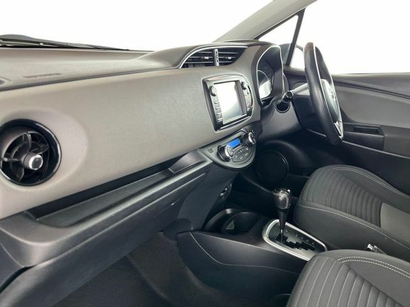 Toyota Yaris Icon Tech Hybrid Brown #5