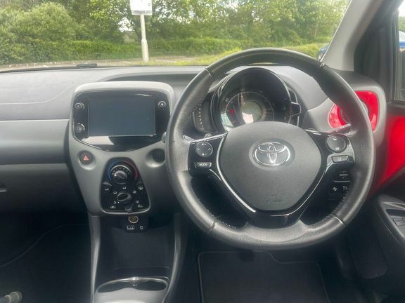Toyota Aygo X X-play Tss White #7