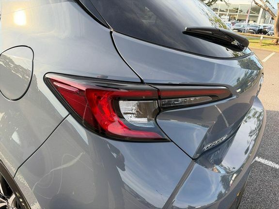 Toyota Corolla 2.0 Hybrid 178 Excel Cvt Panoramic Roof Silver #21