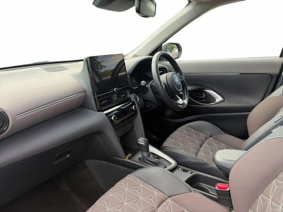 Toyota Yaris Cross Excel Fwd White #5