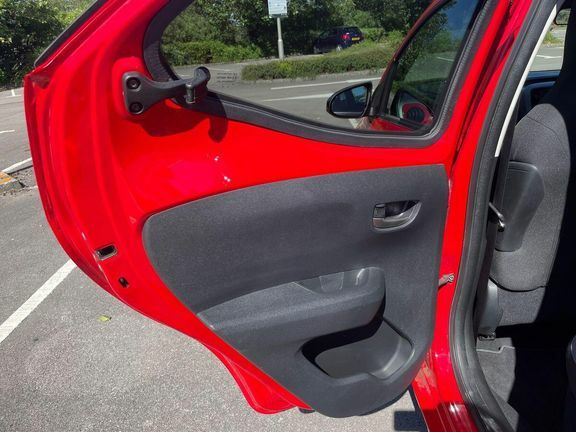 Toyota Aygo X X-play Tss Vvt-i 1.0 Red #32