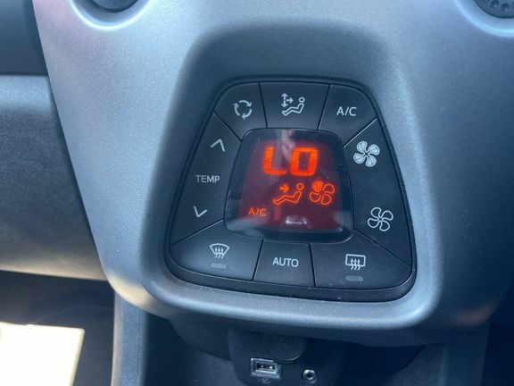 Toyota Aygo X X-play Tss Vvt-i 1.0 Red #40