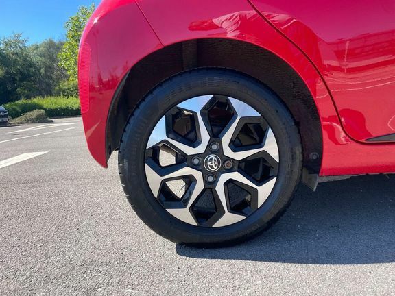 Toyota Aygo X X-play Tss Vvt-i 1.0 Red #25