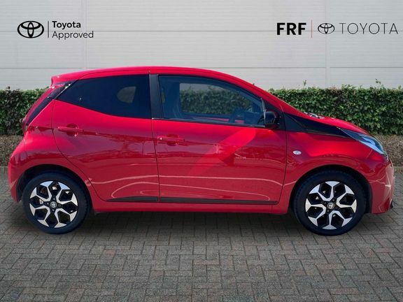 Toyota Aygo X X-play Tss Vvt-i 1.0 Red #23