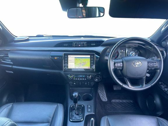 Toyota HILUX Hilux Invincible X 2.8 A White #6