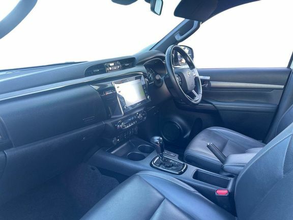 Toyota HILUX Hilux Invincible X 2.8 A White #5