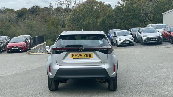 Toyota Yaris Cross Design White #18