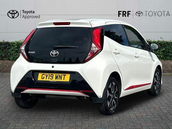 Toyota Aygo X X-trend Mmt White #2