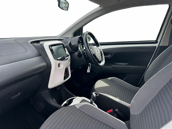 Toyota Aygo X X-trend Mmt White #5