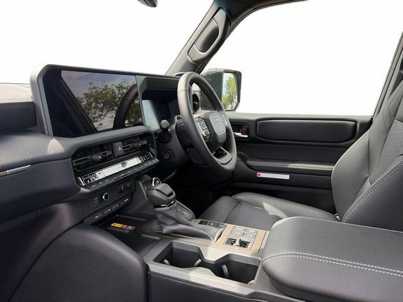 Toyota Land Cruiser Invincible 5 Seats Pan Roof Black #5