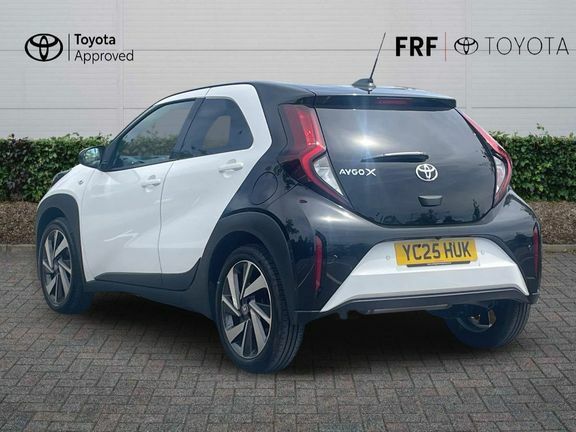 Toyota Aygo X Edge Parking Pack White #4