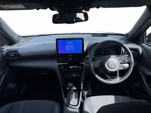 Toyota Yaris Cross Premiere Fwd White #6