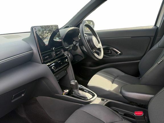 Toyota Yaris Cross Premiere Fwd White #5