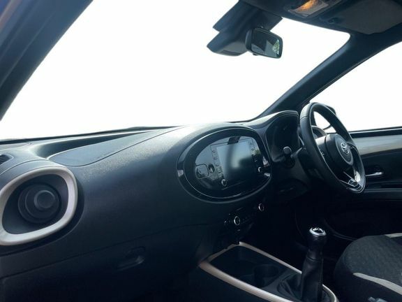 Toyota Aygo X Edge Manual Beige #5