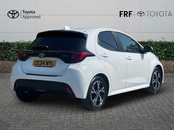 Toyota Yaris Design White #2