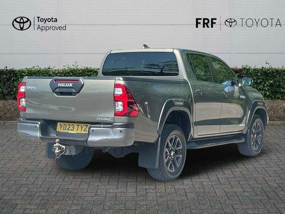 Toyota HILUX Invincible X Dc 2.8D Brown #2