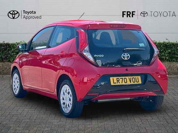Toyota Aygo X X-play Tss Red #4