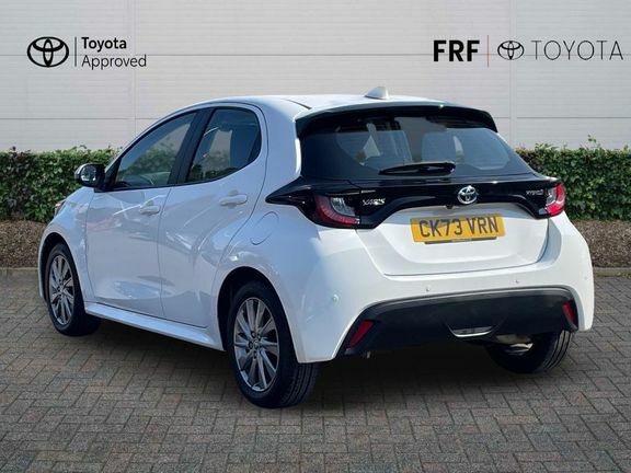 Toyota Yaris Icon White #4