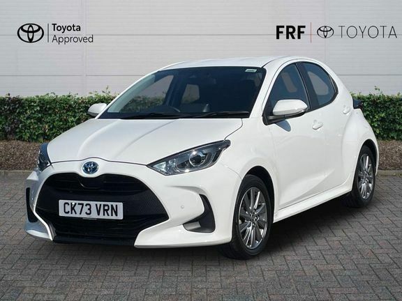 Toyota Yaris Icon White #3