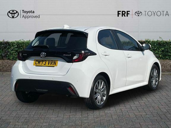 Toyota Yaris Icon White #2