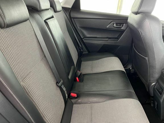 Toyota Auris Hybrid 1.8 Vvti Hybrid Excel Cvt Red #8