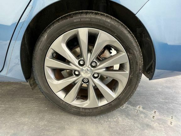 Toyota Auris Hybrid 1.8 Vvti Hybrid Excel Cvt Red #25