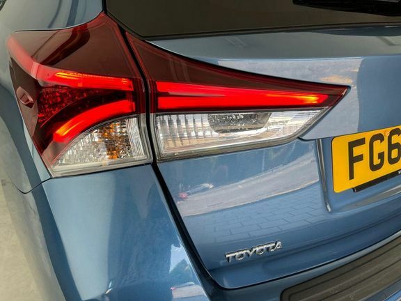 Toyota Auris Hybrid 1.8 Vvti Hybrid Excel Cvt Red #21