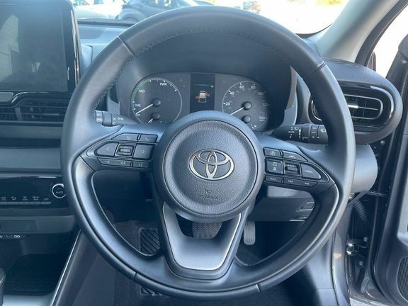 Toyota Yaris 1.5 Hybrid Icon Cvt Black #9