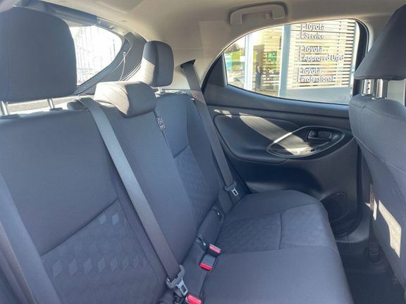 Toyota Yaris 1.5 Hybrid Icon Cvt Black #7