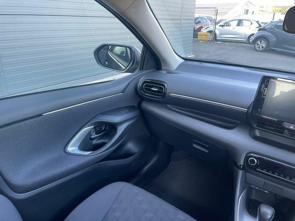 Toyota Yaris 1.5 Hybrid Icon Cvt Black #27