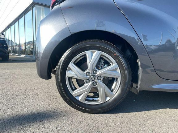Toyota Yaris 1.5 Hybrid Icon Cvt Black #24