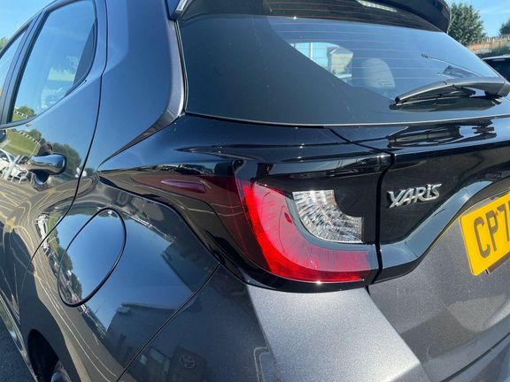 Toyota Yaris 1.5 Hybrid Icon Cvt Black #20