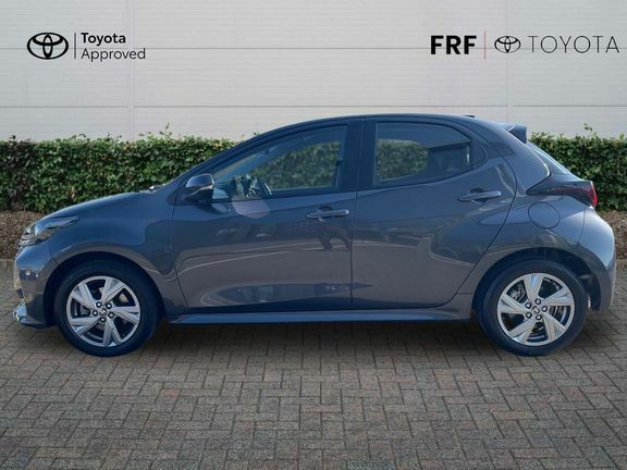 Toyota Yaris 1.5 Hybrid Icon Cvt Black #23