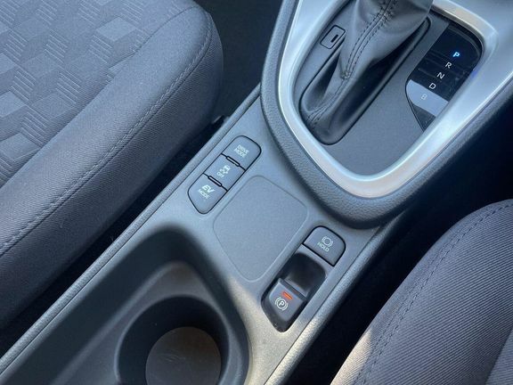 Toyota Yaris 1.5 Hybrid Icon Cvt Black #34