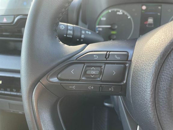 Toyota Yaris 1.5 Hybrid Icon Cvt Black #31