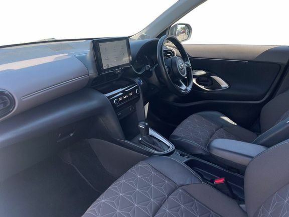 Toyota Yaris Cross Excel Fwd White #5