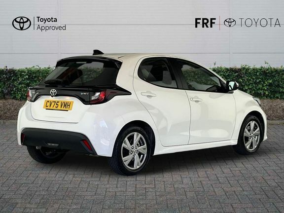 Toyota Yaris Icon CV75VMH White #2
