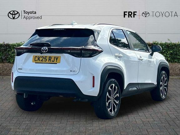 Toyota Yaris Cross Design Fwd Safety Pack White #2