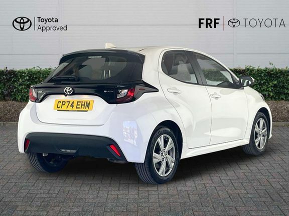 Toyota Yaris Icon White #2