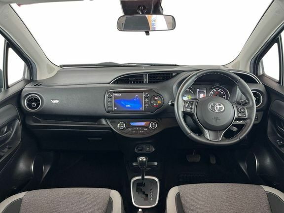 Toyota Yaris Icon Tech Red #6