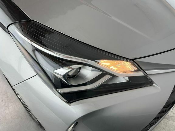 Toyota Yaris Icon Tech Red #20