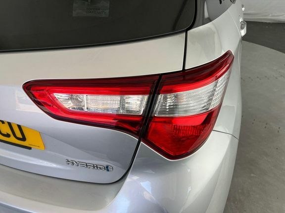 Toyota Yaris Icon Tech Red #21