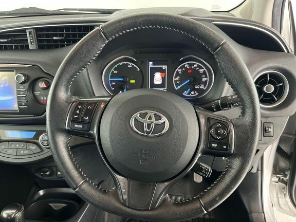 Toyota Yaris Icon Tech Red #10