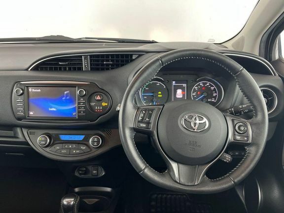Toyota Yaris Icon Tech Red #7