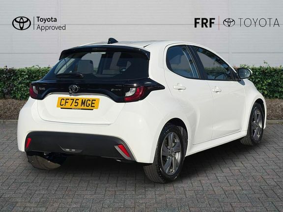Toyota Yaris Icon CF75MGE White #2
