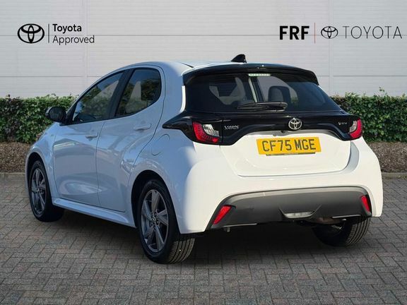 Toyota Yaris Icon CF75MGE White #4